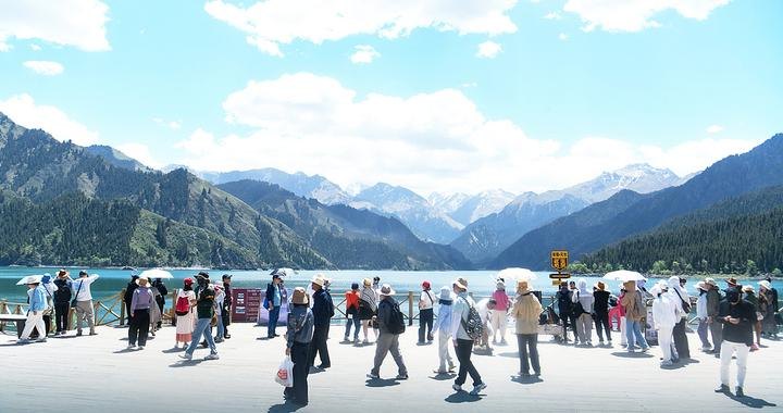 西域旅游：预计今年上半年归母净利润同比下降六至七成